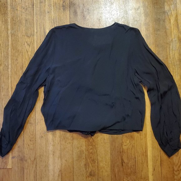 H&M Tie-Front V-Neck Blouse - 10 - NWT! - Picture 6 of 6